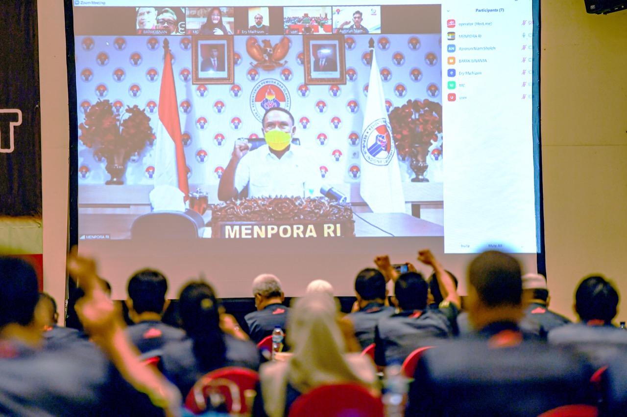 Menteri Pemuda dan Olahraga Republik Indonesia (Menpora RI) Zainudin Amali membuka workshop senam Sundul Langit secara virtual, Rabu (7/10). Menpora berharap, senam ini membuat Anak-Anak Muda di Tanah Air semakin semangat untuk berolahraga dengan tujuan m