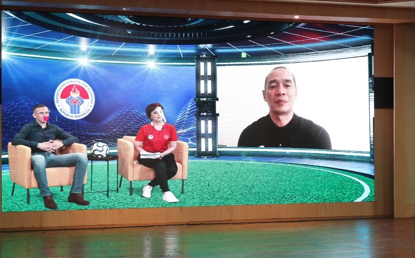 Mantan atlet sepakbola nasional Kurniawan Dwi Yulianto dan beberapa nara sumber pada acara Virtual Conference Indonesia Youth Football Development (IYFD) yang digelar Kementerian Pemuda dan Olahraga Republik Indonesia (Kemenpora RI), Rabu (4/11) menyampai