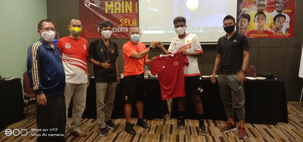 Youth Fun Juggling Competition gawe bersama Kemenpora RI - PSSI kembali hadir menghiasi berbagai kota dan daerah, kali ini di berbagai wilayah DKI Jakarta. Untuk Jakarta Pusat, antusias 30 anak-anak muda, diawali dengan Protokol Kesehatan Covid-19, Rapid