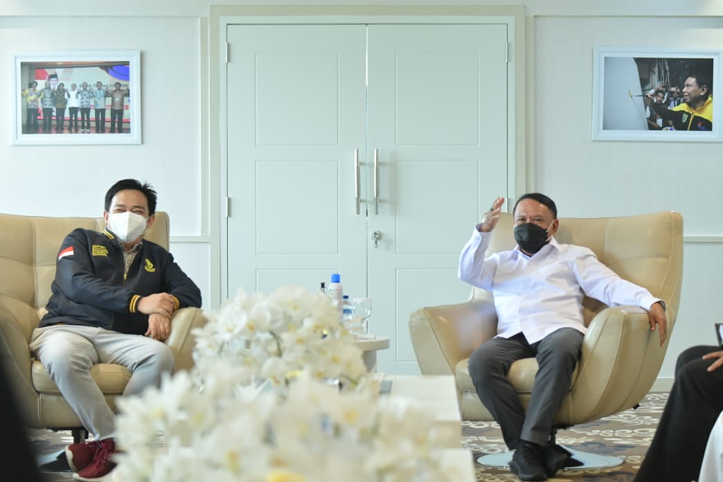 Menteri Pemuda dan Olaharga (Menpora) Zainudin Amali menerima kunjungan Pengurus Besar Pergerakan Mahasiswa Islam Indonesia (PB PMII) di gedung Kemenpora, Selasa (23/2) pagi. Hadir dalam rombongan PB PMII antara lain Ketua Umum Agus Mulyono Herlambang, Se