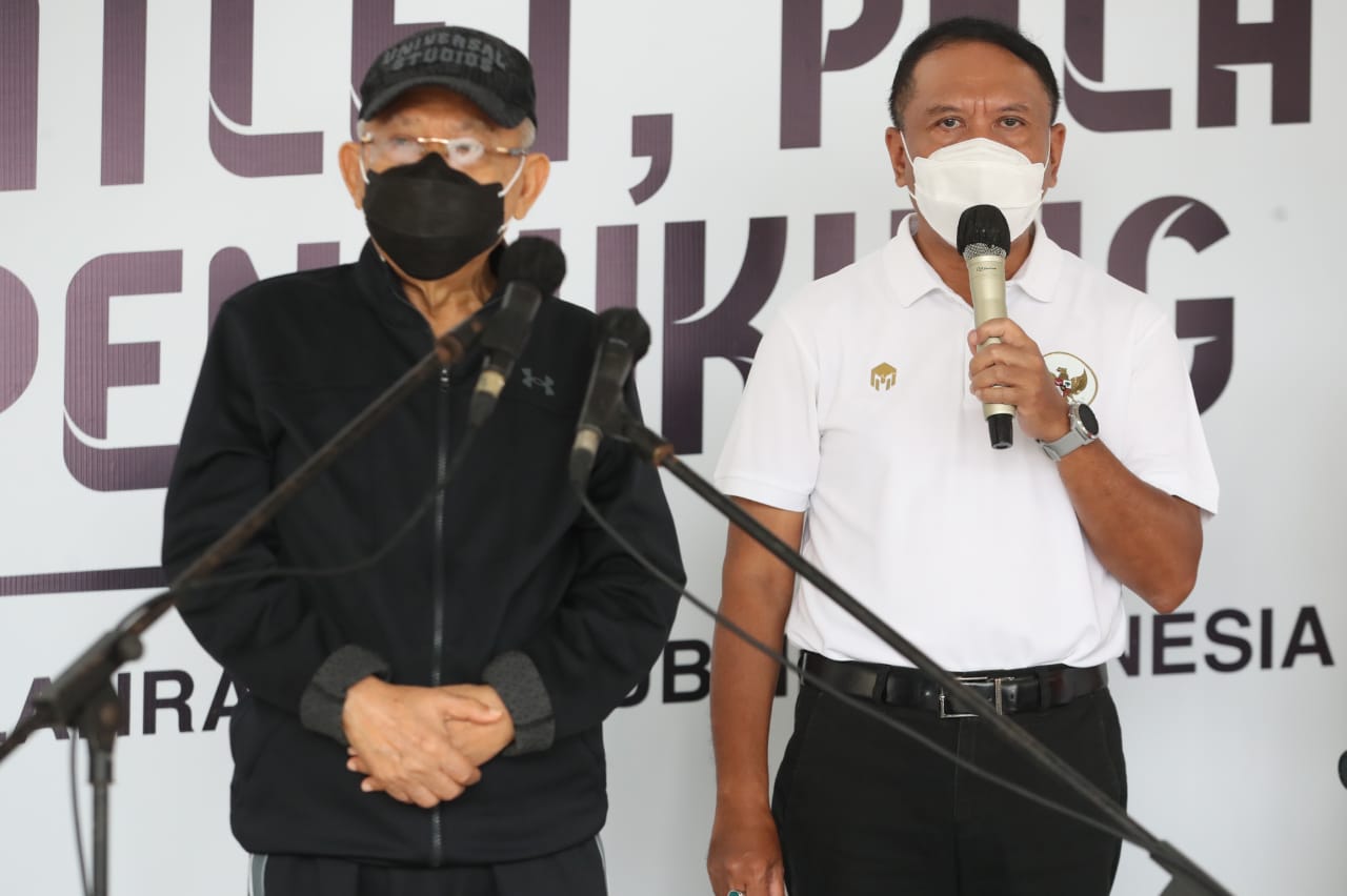 Program vaksinasi Covid-19 untuk atlet, ofisial dan tenaga pendukung olahraga Indonesia diharapkan Menpora Amali selain bisa meningkatkan imun juga bisa menambah rasa percaya diri. Hal itu disampaikan oleh Menpora Amali usai mendampingi Wapres RI Ma'ruf A