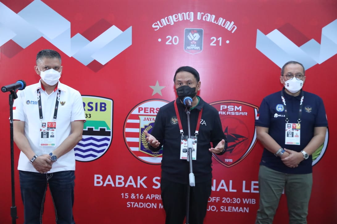 Semangat Menteri Pemuda dan Olahraga (Menpora RI) Zainudin Amali untuk melihat jalannya protokol kesehatan di Piala Menpora 2021 tidak pernah surut. Hari Jumat (16/4), Menpora Amali bersama Wakil Ketua Umum PSSI Iwan Budianto melihat langsung pertandingan