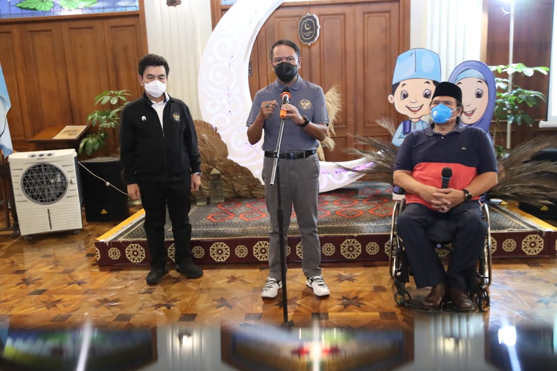 Menteri Pemuda dan olahraga (Menpora) Zainudin Amali didampingi Presiden NPC Indonesia, Sheny Marbun hari Minggu (18/4) sore meninjau protokol kesehatan terhadap persiapan atlet pelatnas NPC Indonesia yang disiapkan ke ajang Paralimpiade Tokyo 2021, di Ku