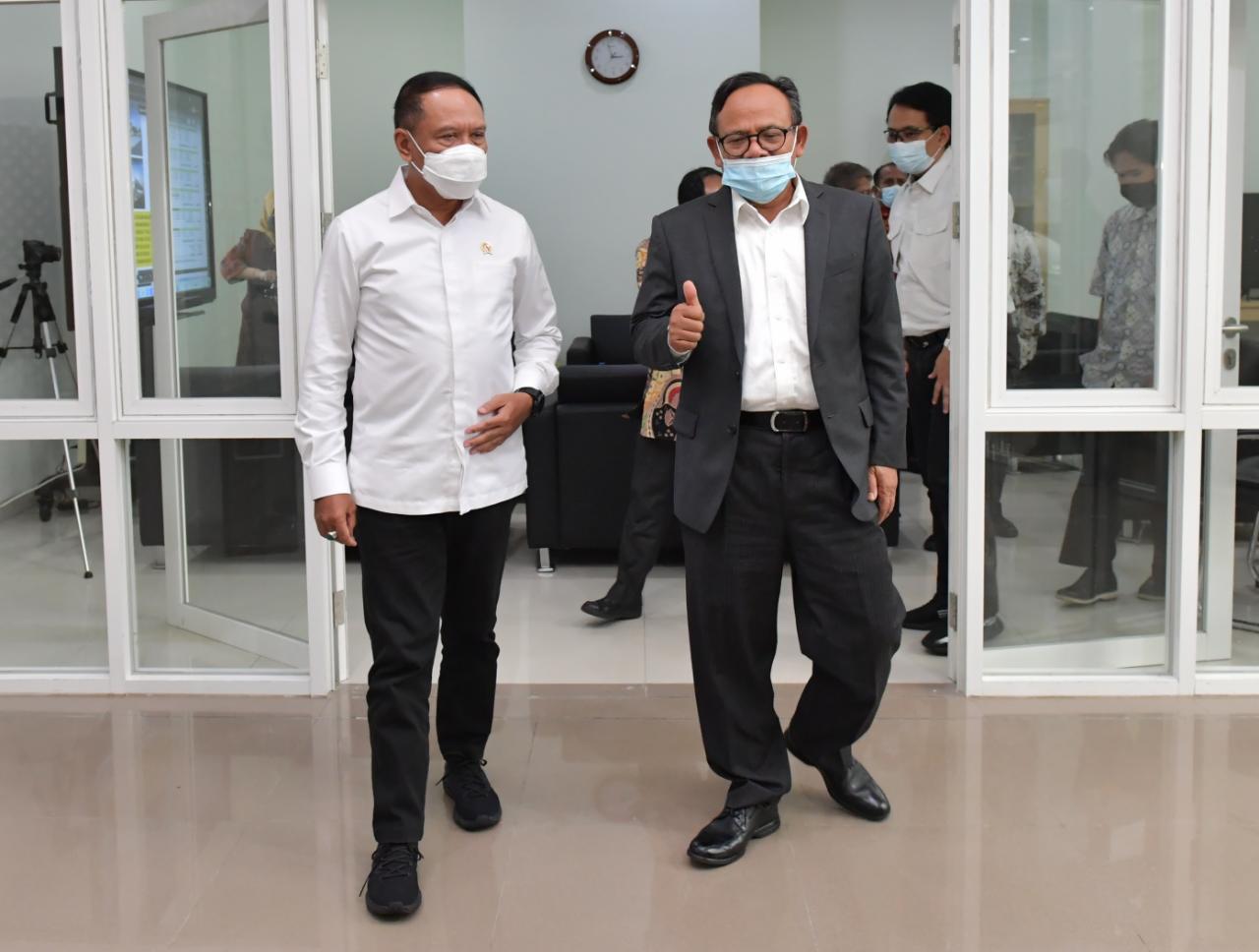 Rektor Universitas Islam Internasional Indonesia (UIII) Prof. Dr. Komaruddin Hidayat menyampaikan apresiasi dan terimakasih atas kehadiran Menteri Pemuda dan Olahraga Republik Indonesia (Menpora RI) Zainudin Amali yang meninjau secara langsung proses pemb