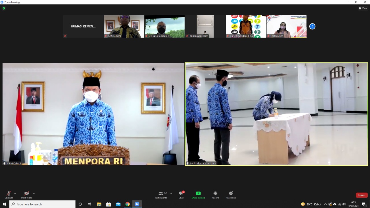 Menteri Pemuda dan Olahraga Republik Indonesia (Menpora RI) melantik Pejabat Pimpinan Tinggi Pratam, Kepala Biro (Karo) Perencanaan dan Organisasi, Sri Wahyuni secara virtual, Jumat (16/7). Pelantikan ini dilakukan secara hybrid yakni sebagian mengikuti s