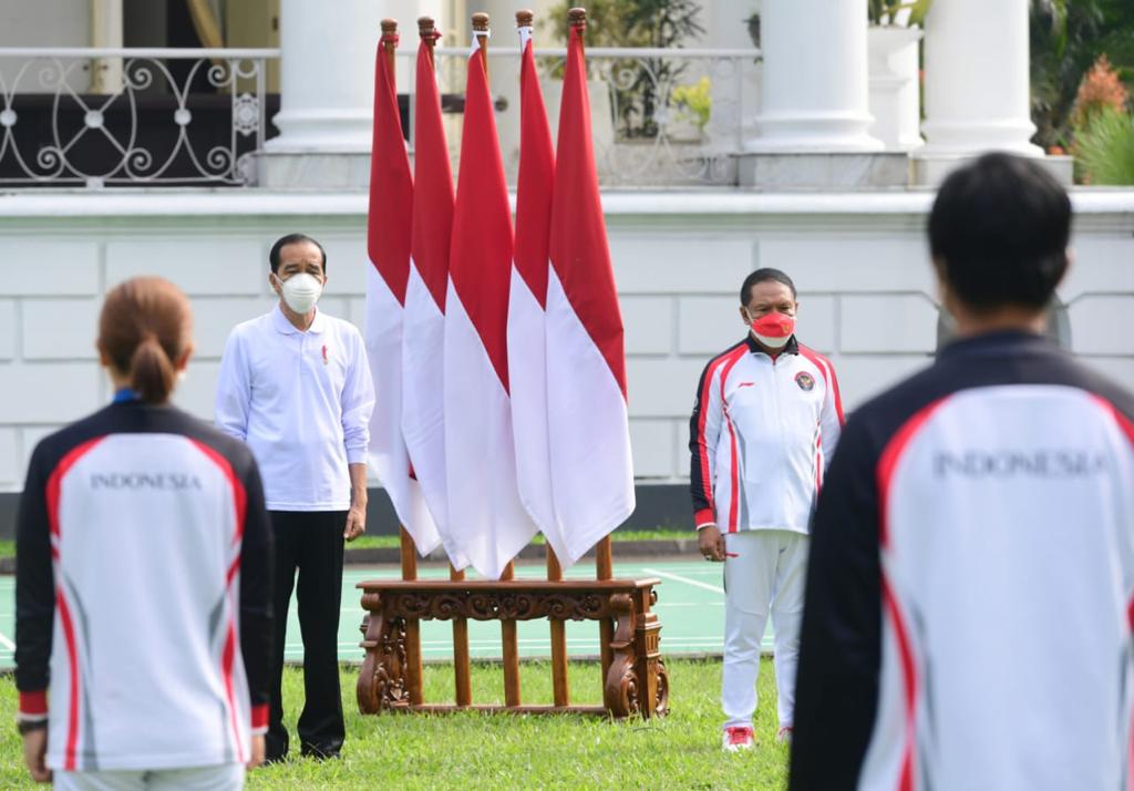 Menteri Pemuda dan Olahraga (Menpora ) Zainudin Amali mendampingi Presiden RI Joko Widodo memberikan bonus kepada para atlet yang telah berlaga di Olimpiade Tokyo 2020. Pemberian penghargaan dilakukan di Istana Kepresidenan Bogor, Jawa Barat, Jumat (13/8)
