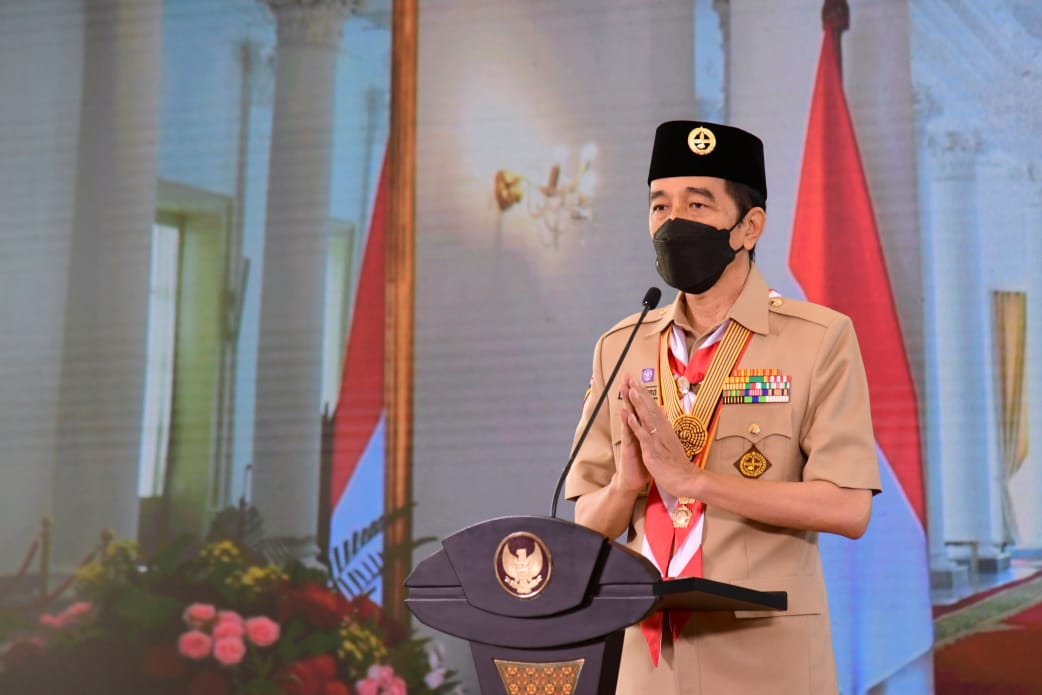Presiden Joko Widodo menghadiri Upacara Peringatan Hari Pramuka ke-60 Tahun 2021 secara virtual dari Istana Bogor, Jawa Barat, Sabtu (14/8).Pada acara tersebut Presiden mengajak pramuka Indonesia optimis menatap masa depan untuk bersama keluar dari pandem