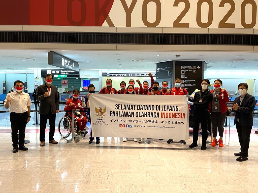 Kontingen pertama Indonesia untuk Paralimpiade Tokyo tiba Bandara Narita Jepang, Selasa (17/8) dengan pesawat NH 836 pada pukul 15.50 waktu setempat. Kloter pertama kontingen yang dipimpin oleh Wakil Sekretaris Jenderal (Wasekjen) Paralympic Committee (NP