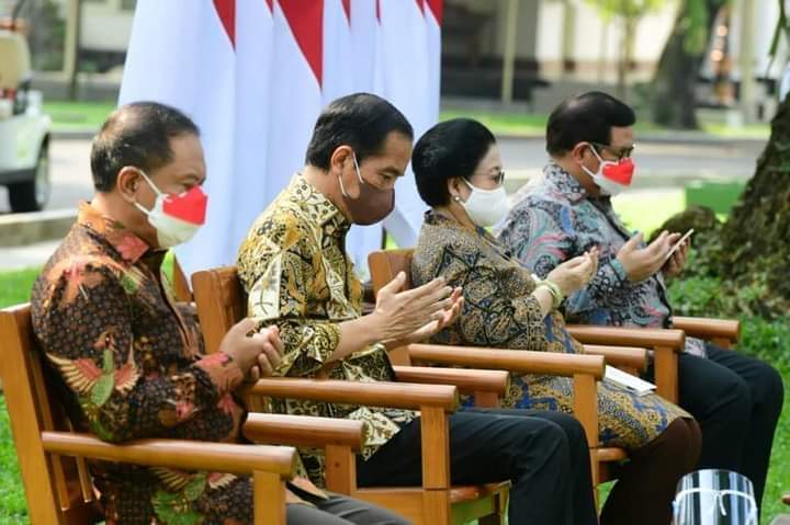 Menpora Amali hari Rabu (18/8) ikut mendampingi Presiden RI Joko Widodo memberikan pengarahan kepada para Purna Paskibraka Nasional 2021 sekaligus penetapan menjadi Duta Pancasila di Halaman Tengah Istana Merdeka, Jakarta.(Foto: Muchlis Jr/Biro Pers Sekre