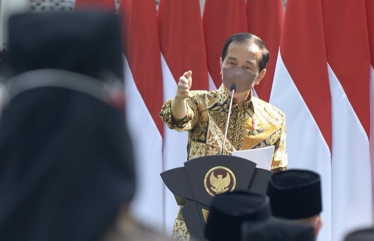 Presiden Joko Widodo memberikan pengarahan kepada para Purnapaskibraka tahun 2021 yang juga ditetapkan menjadi Duta Pancasila di halaman tengah Istana Merdeka, Jakarta, pada Rabu, 18 Agustus 2021. Dalam arahannya, Presiden ingin agar nilai-nilai Pancasila
