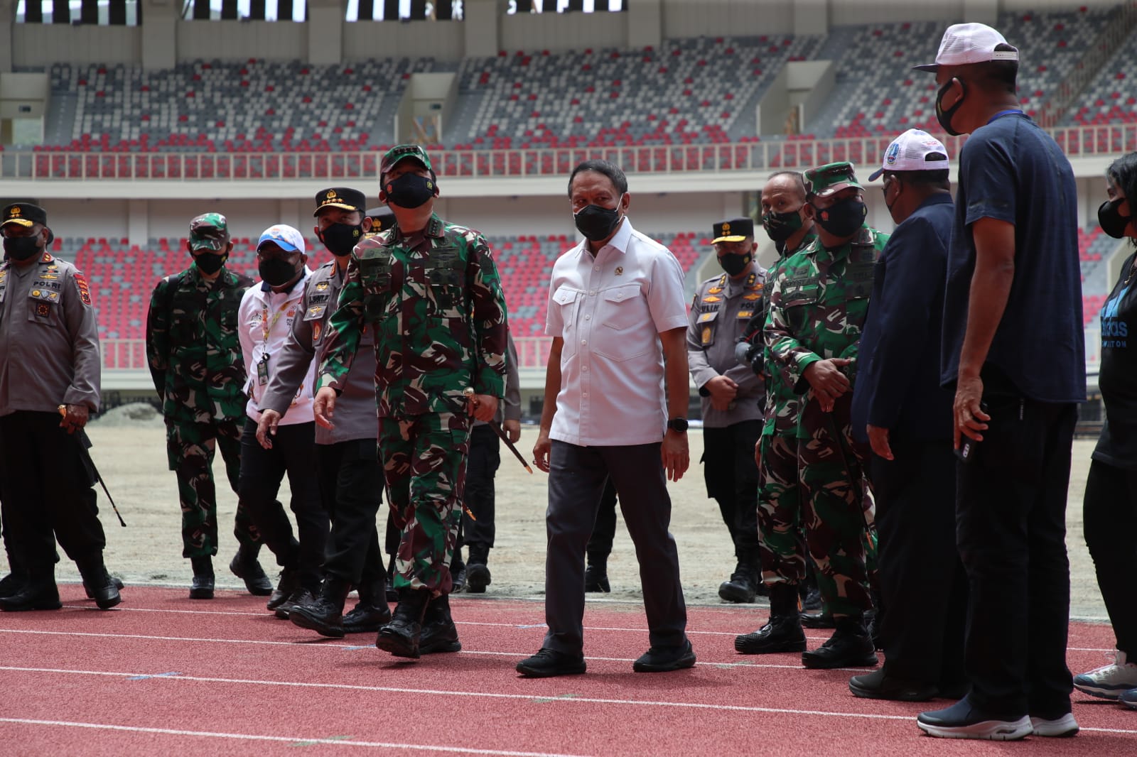 Menteri Pemuda dan Olahraga Republik Indonesia (Menpora RI) Zainudin Amali meninjau Stadion Lukas Enembe menjelang pelaksanaan Pekan Olahraga Nasional (PON) Papua. Peninjauan dilakukan bersama Panglima TNI Marsekal Hadi Tjahjanto dan Kapolri Jenderal List