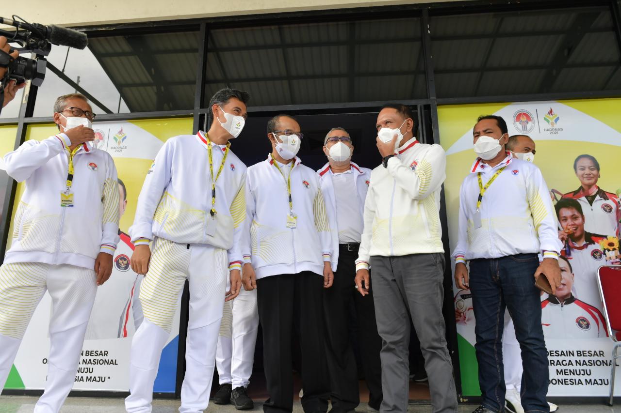 Puncak pelaksanaan Haornas XXXVIII Tahun 2021 di GOR POPKI Kemenpora, Cibubur, Jakarta. Kamis (9/9) pagi  menerapkan  protokol kesehatan (Prokes)  Covid-19 yang sangat ketat.  Tampak terlihat para  tamu undangan yang hadir sebelum masuk ke tempat acara  h