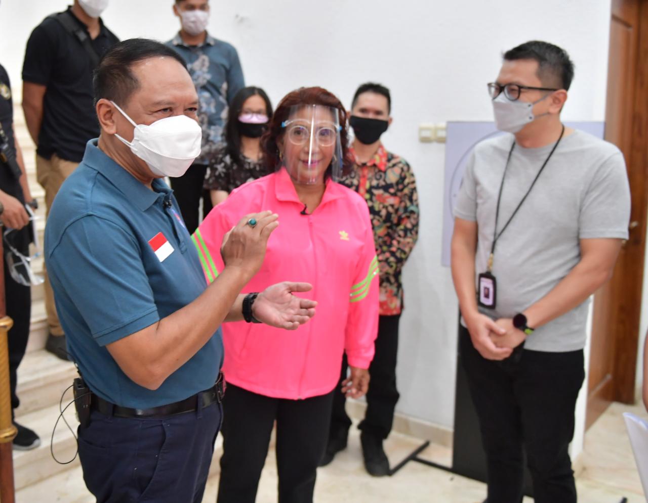 Menteri Pemuda dan Olahraga (Menpora ) Zainudin Amali menjadi bintang tamu dalam acara Susi Cek Ombak di episode Masa Depan Olahraga Indonesia di Studio Susi Pudjiastuti Halim Jakarta, Minggu (12/9) siang. Mantan Menteri Kelautan dan Perikanan Susi Pudjia