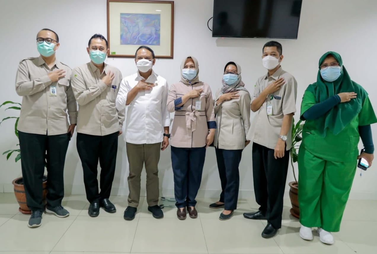 Menteri Pemuda dan Olahraga Republik Indonesia (Menpora RI) Zainudin Amali meminta para dokter dan pihak Rumah Sakit Kanker Nasional Dharmais Jakarta memberikan pelayanan terbaik kepada mantan atlet bulutangkis Indonesia, Verawaty Wiharjo atau dikenal den
