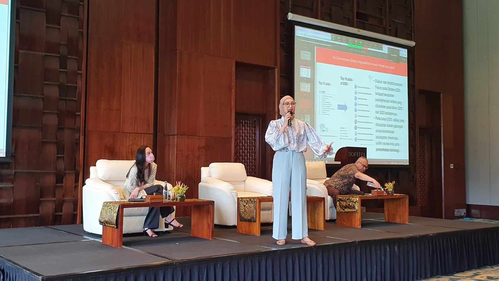 Staf Khusus Presiden RI, Angkie Yudistia menegaskan pemerintah terus berkomitmen  memberikan perhatian terhadap penyandang disabilitas. Salah satu bentuk komitmen pemerintah yakni memberikan kesetaraan apresiasi dan bonus bagi atlet Paralimpiade dan Olimp