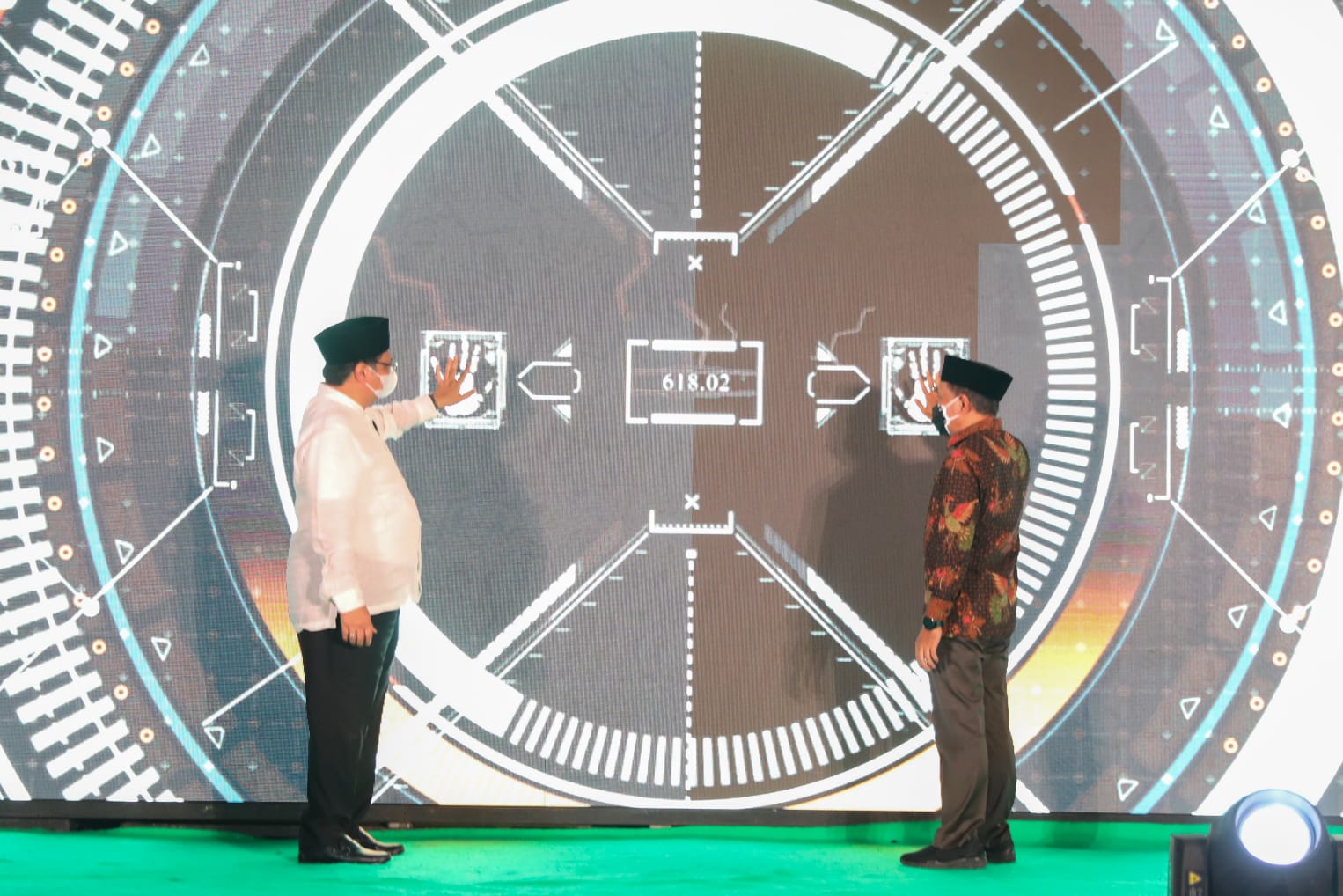 Menteri Koordinator (Menko) Bidang Perekonomian Airlangga Hartarto dan Menteri Pemuda dan Olahraga Republik Indonesia (Menpora RI) Zainudin Amali secara resmi melakukan Launching Bulan Pemuda dan Kick Off Pesantrenpreneur Tahun 2021 dengan tema "Bersatu, 