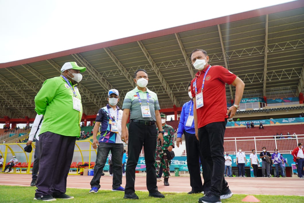 Menteri Pemuda dan Olahraga (Menpora) Zainudin Amali ingin memastikan cabong olahraga yang dipertandingkan di PON XX Papua menjalankan protokol kesehatan dengan baik. Salah satunya Menpora Amali bersama Ketua Umum PSSI Mochamad Iriawan melihat pelaksanaan