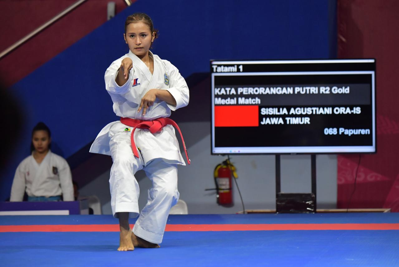 Menteri Pemuda dan Olahraga Republik Indonesia (Menpora RI), Zainudin Amali meninjau venue dan pertadingan cabang olahraga Karate Pekan Olahraga Nasional (PON) XX yang berlangsung di Gedung Serba Guna (GSG) Hena Taje milik Dinas Perhubungan, Jayapura Utar