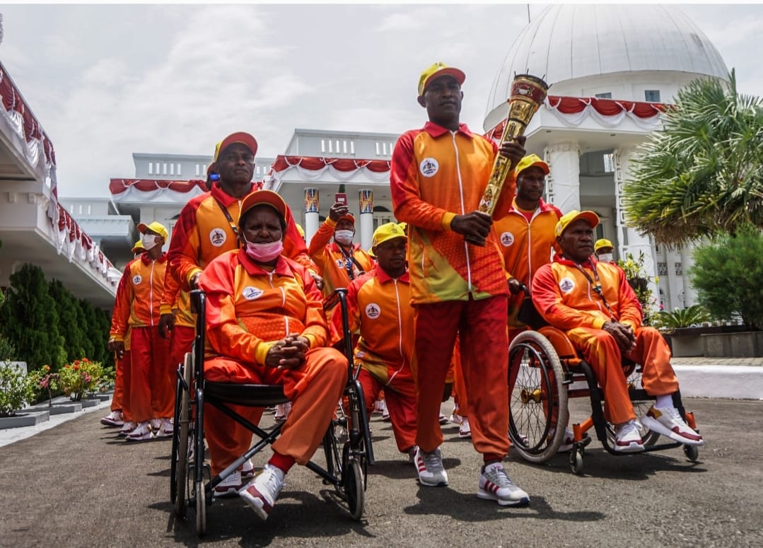 Kirab api Pekan Paralimpik Nasional (Peparnas) XVI Papua sudah tiba di Gedung Negara, yang menjadi tempat Gubernur Lukas Enembe berkantor. Api Peparnas tersebut akan bermalam di Gedung Negara sebelum nantinya disulut kaldron Stadion Mandala Jayapura, Juma