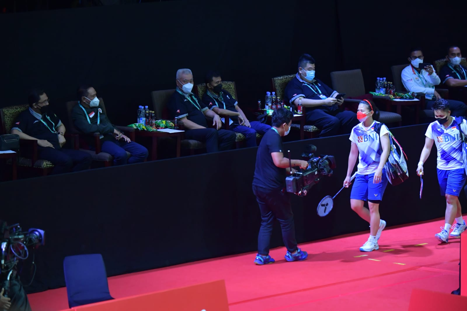 Menteri Pemuda dan Olahraga Republik Indonesia (Menpora RI), Zainudin Amali memantau pertandingan ajang kejuaraan bulu tangkis BWF World Tour Finals 2021 yang digelar di Bali pada tanggal 1-5 Desember 2021. (foto:bagus/kemenpora.go.id)