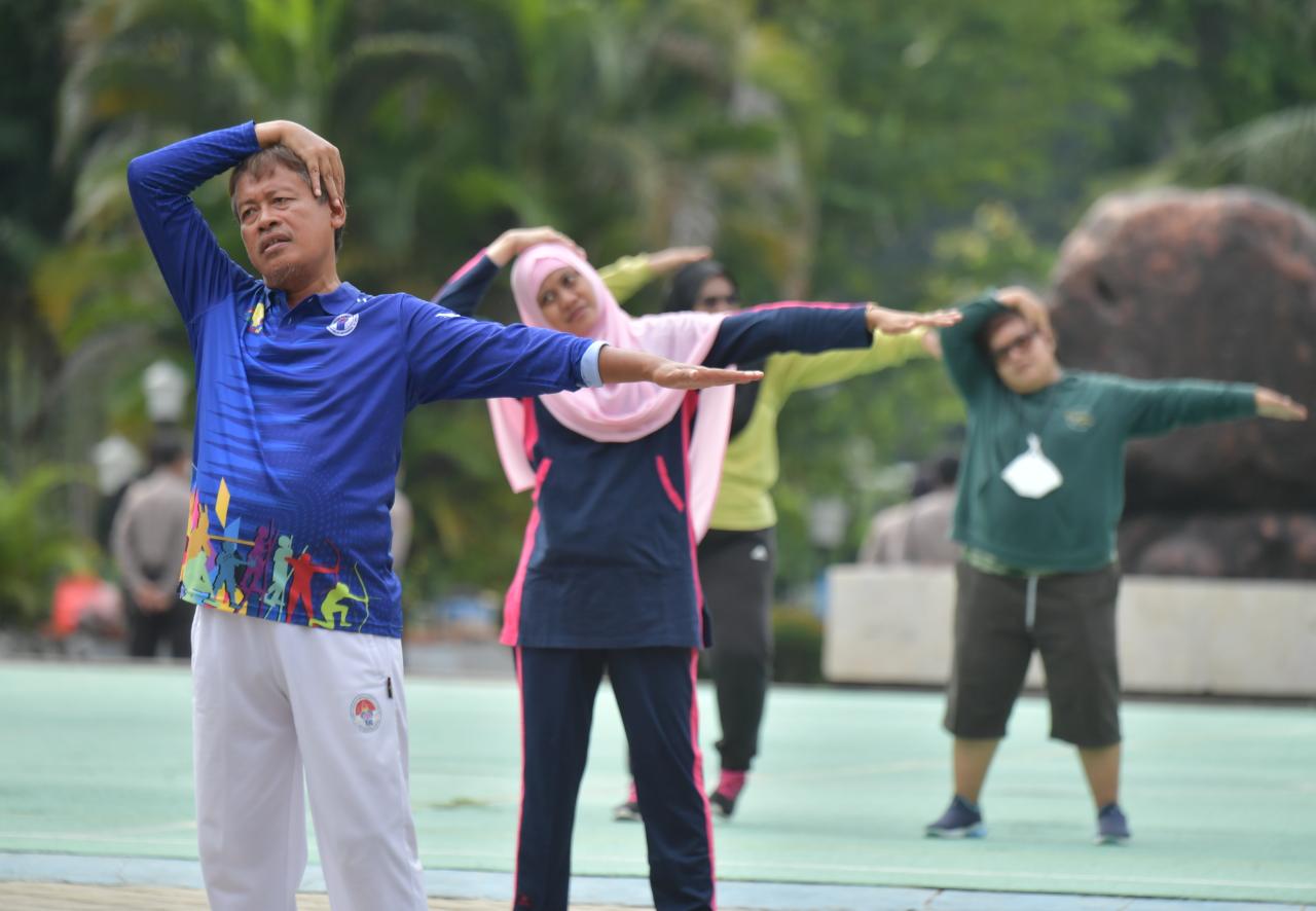 Kegiatan berolahraga terus digelorakan Kementerian Pemuda dan Olahraga (Kemenpora) untuk mengajak masyarakat hidup sehat. Deputi Bidang Pembudayaan Olahraga Raden Isnanta mengatakan banyak manfaat yang dirasakan dari kegiatan senam diantaranya meningkatka