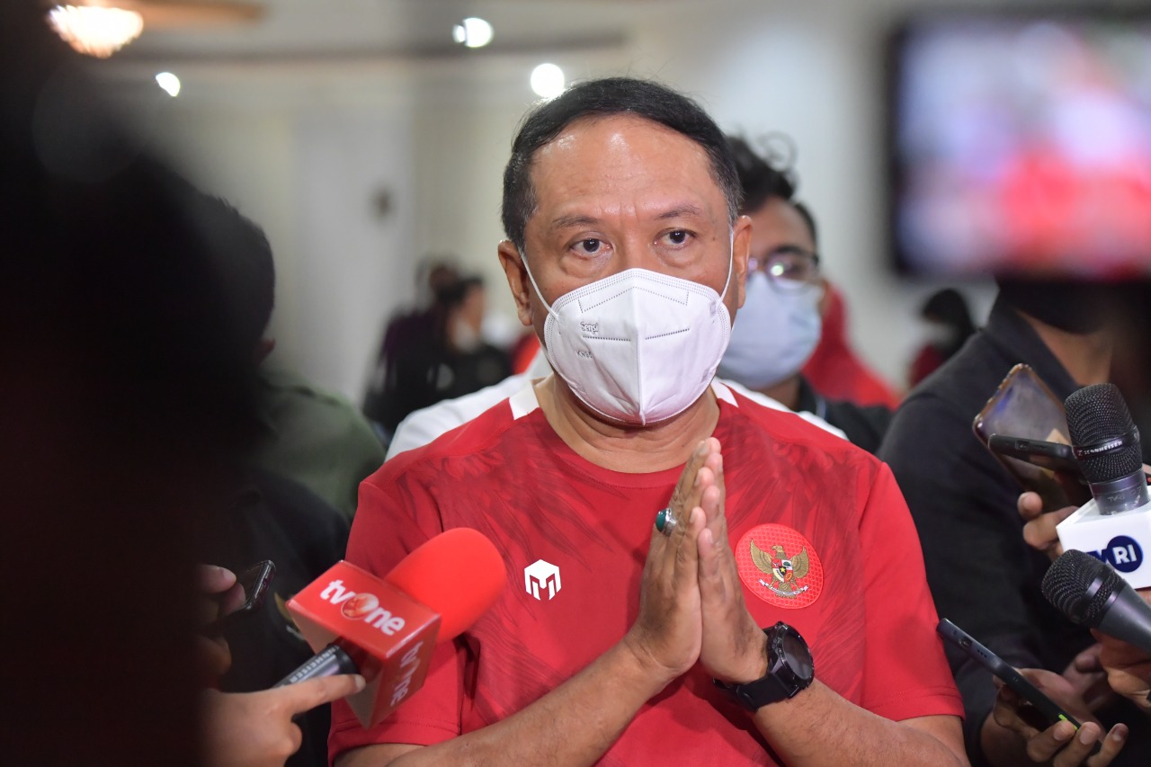 Menteri Pemuda dan Olahraga Republik Indonesia (Menpora RI) Zainudin Amali tetap memberikan motivasi kepada punggawa Timnas Indonesia di ajang AFF Cup 2020 setelah menelan kekalahan 4-0 dari Thailand di National Stadium, Singapura, Rabu (29/12) malam. Men