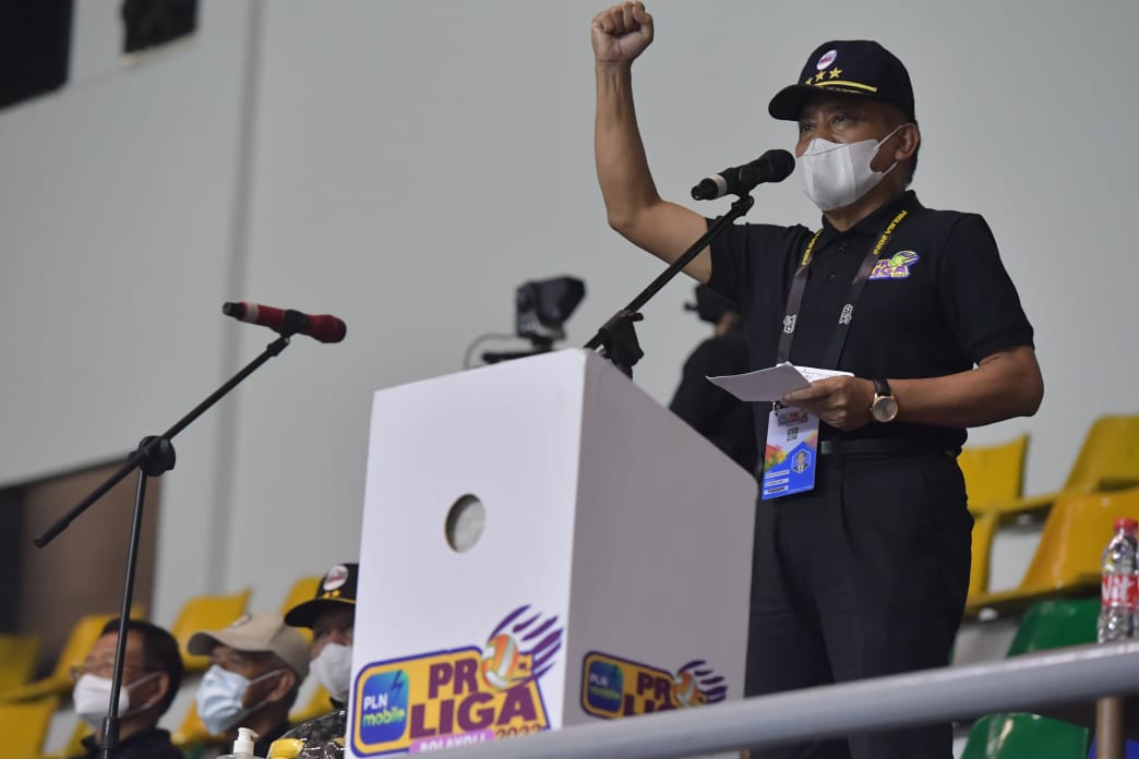 Ketua Umum PP PBVSI Imam Sudjarwo memastikan pelaksanaan Proliga 2022 berlangsung dengan menerapkan protokol kesehatan dan tanpa penonton. Hal ini dikarenakan karena pandemi Covid-19 masih melanda Tanah Air.(foto:jefri/kemenpora.go.id 