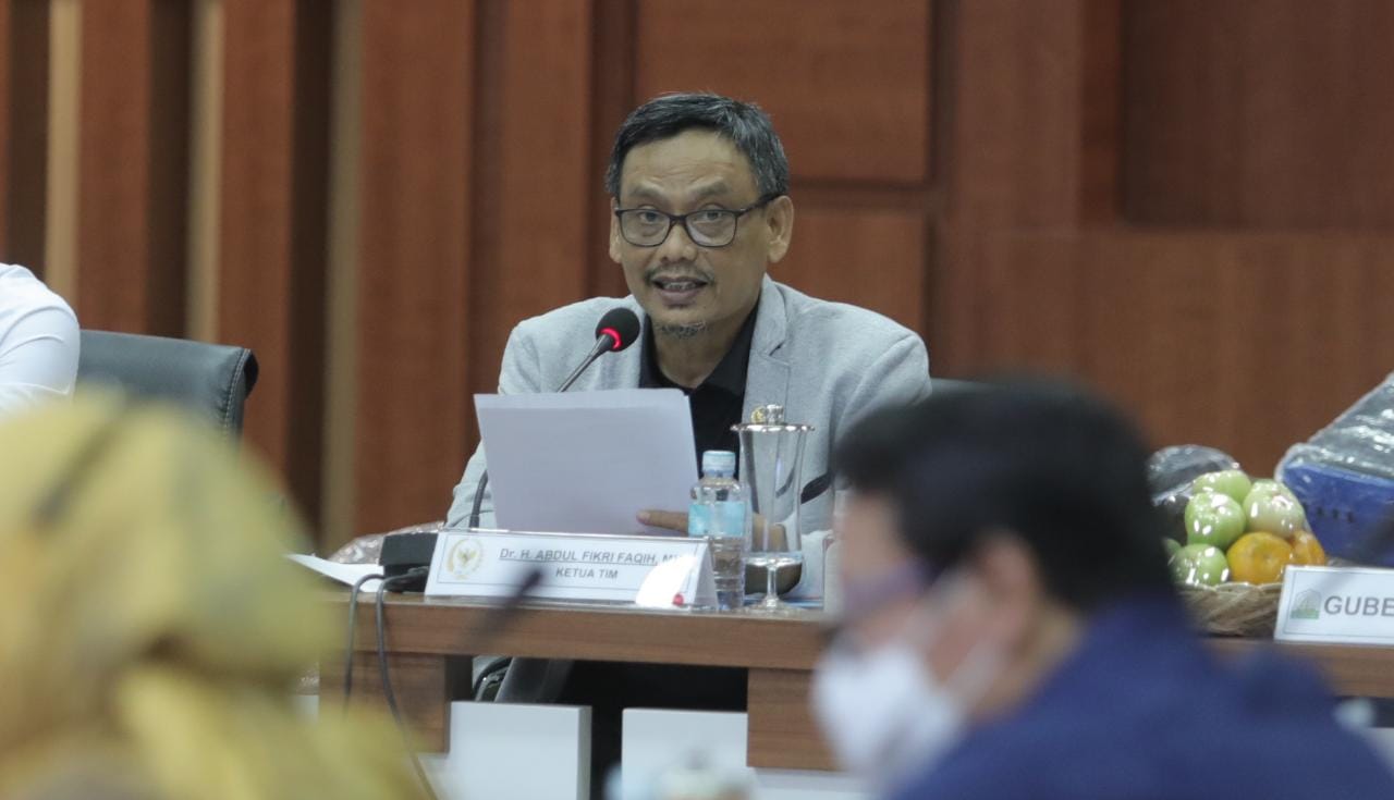Ketua Tim Kunjungan Kerja Komisi X DPR RI Abdul Fikri Faqih dan Anggota Komisi X Illiza Sa'aduddin Djamal memberi apresiasi kepada Menpora Zainudin Amali yang ikut mendampingi langsung acara kunker Komisi X DPR RI di Aceh yang sekaligus untuk melihat pers