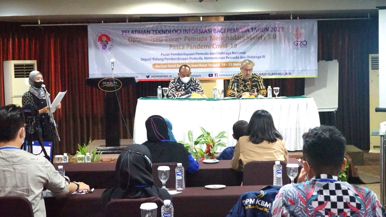 Deputi Bidang Pemberdayaan Pemuda, Faisal Abdullah membuka kegiatan Diklat Pemberdayaan Pemuda Bidang Teknologi Informasi Bagi Pemuda dengan tema "Optimalisasi Peran Pemuda Menghadapi Society 5.0 Pasca Pandemi Covid-19", bertempat di Hotel Horison, Bandun