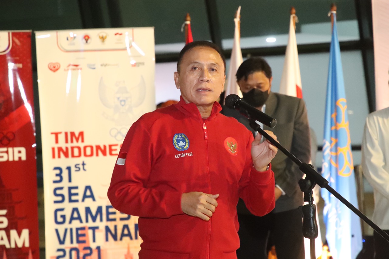 Ketua Umum PSSI Mochamad Iriawan mengaku sangat bangga terhadap Menteri Pemuda dan Olahraga Republik Indonesia (Menpora RI) Zainudin Amali. Pasalnya, Menpora Amali dinilai sangat peduli terhadap perkembangan sepak bola di Tanah Air. (foto:putra/kemenpora.