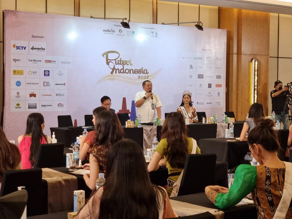 Kementerian Pemuda dan Olahraga Republik Indonesia (Kemenpora RI) memberikan pembekalan terhadap finalis Puteri Indonesia 2022 di Hotel The Westin, Jakarta, Rabu (25/5). Berbagai pesan disampaikan untuk menjadi pedoman bagi mereka.(foto:dok/istimewa)