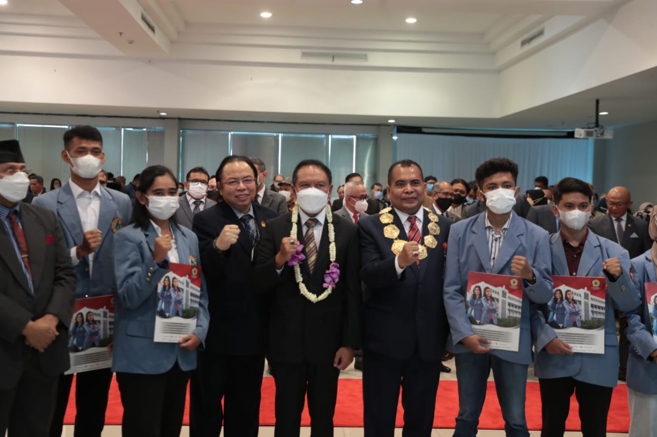 Menteri Pemuda dan Olahraga Republik Indonesia (Menpora RI), Zainudin Amali memberikan apresiasi dan siap berkolaborasi dengan dilantiknya Profesor Paiman Raharjo sebagai rektor Universitas Prof. Dr. Moestopo (UPDM) periode 2022-2027 di Gedung Fakultas Ke