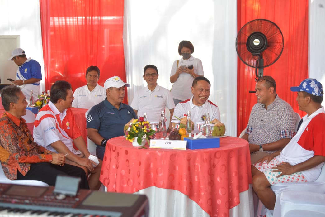 Menteri Pemuda dan Olahraga Republik Indonesia (Menpora RI) memberikan apresiasi kepada Universitas Negeri Semarang (Unnes) yang menggelar Turnamen Terbuka Tenis Profesor 2022 di Lapangan Tenis Fakultas Ilmu Keolahragaan, Unnes, Semarang, Sabtu (11/6) sia