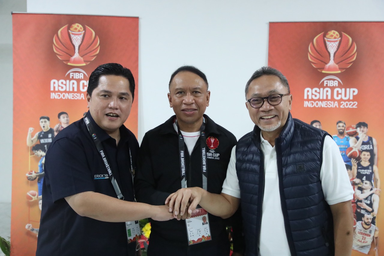 Menteri Pemuda dan Olahraga Republik Indonesia (Menpora RI), Zainudin Amali menyaksikan perjuangan Timnas Basket Indonesia dalam ajang FIBA Asia Cup 2022 di Istora Gelora Bung Karno, Jakarta, Selasa (12/7). Pada laga perdananya menghadapi Arab Saudi, Indo
