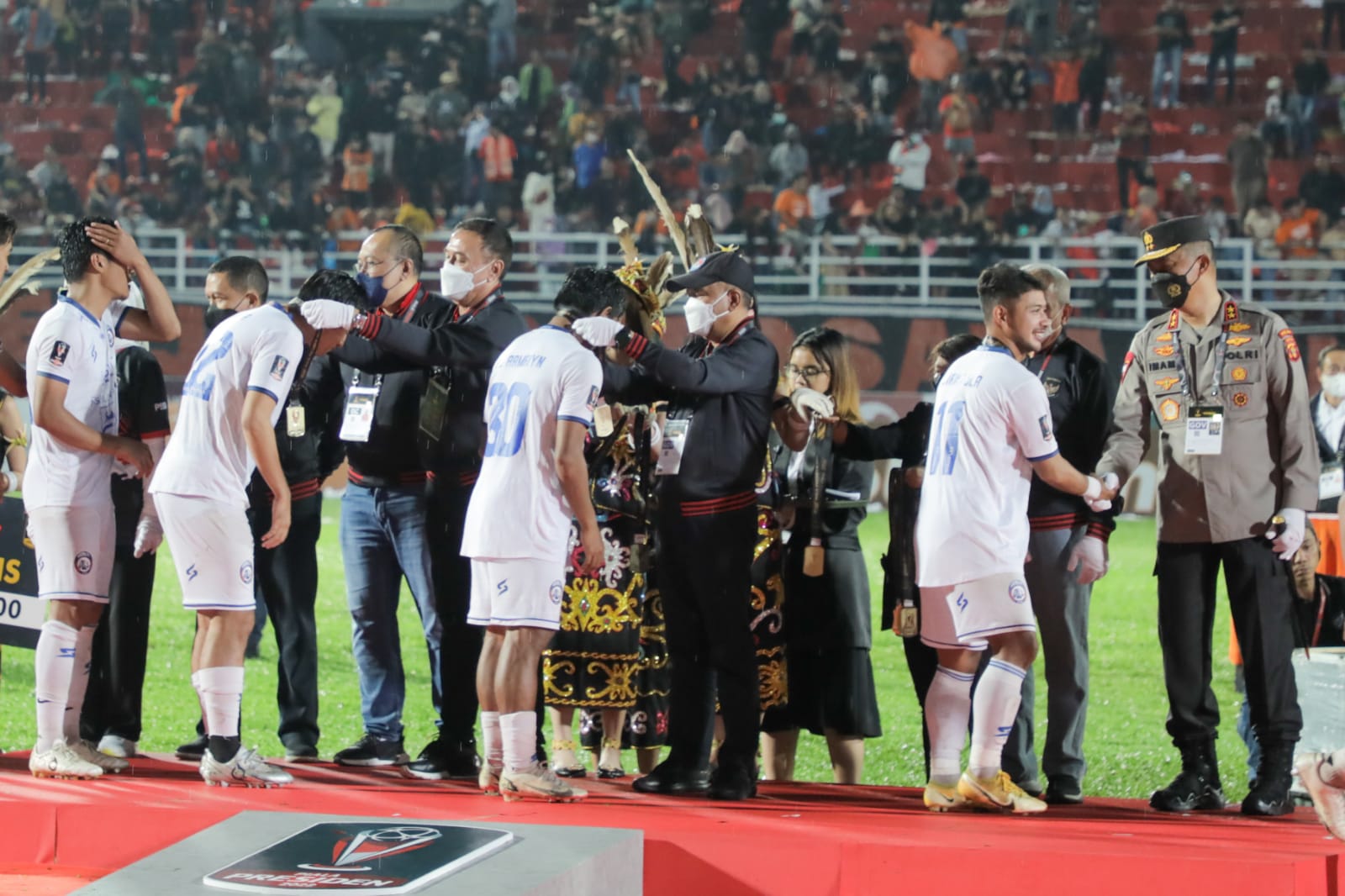 Menteri Pemuda dan Olahraga Republik Indonesia (Menpora RI) Zainudin Amali menutup ajang Piala Presiden 2022 di Samarinda, Kalimantan Timur, Minggu (17/7). Dalam kesempatan ini, Menpora Amali menyampaikan salam hangat dari Presiden Joko Widodo untuk selur