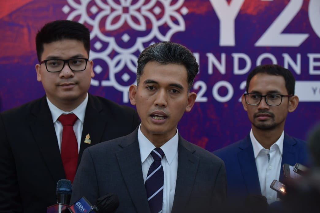 Deputi Bidang Pengembangan Pemuda Kementerian Pemuda dan Olahraga Republik Indonesia (Kemenpora), Asrorun Ni'am Sholeh mewakili Menpora Zainudin Amali acara pembukaan Summit Youth Twenty (Y20) yang diselenggarakan di Gedung Nusatara V, Komplek Parlemen, S