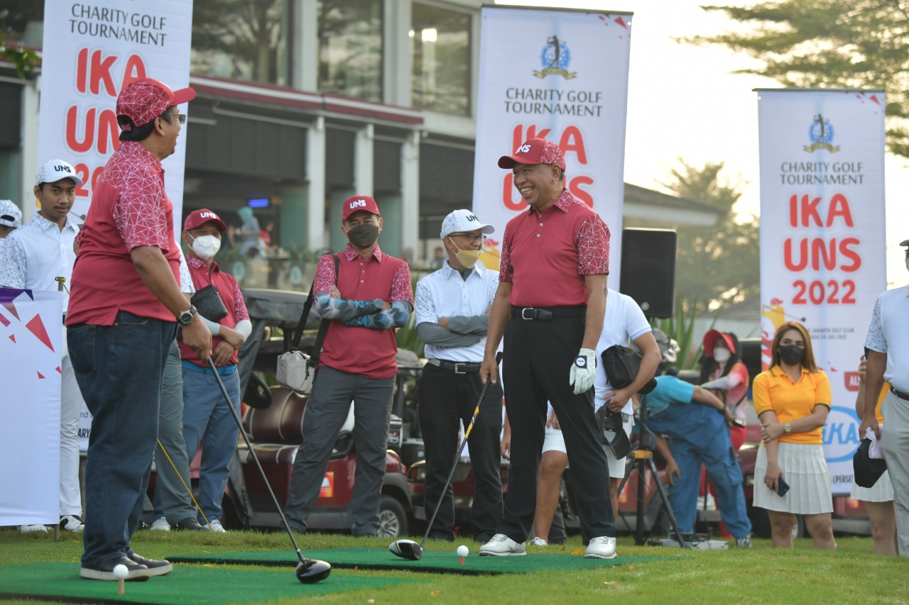 Menteri Pemuda dan Olahraga Republik Indonesia (Menpora RI) Zainudin Amali secara resmi membuka Charity Golf Tournament, Ikatan Alumni Universitas Sebelas Maret Surakarta (IKA UNS) Tahun 2022 di Royale Jakarta Golf Club, Halim Perdana Kusuma, Jakarta Timu