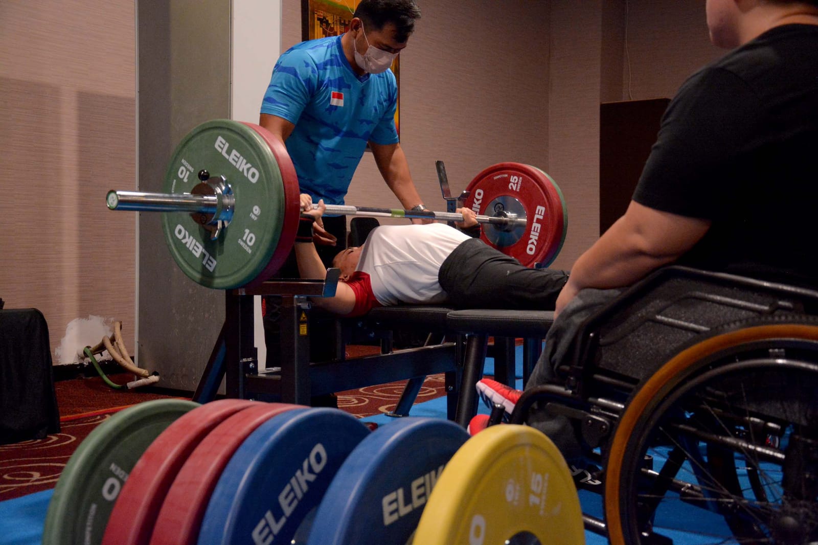 Sebanyak enam medali emas menjadi bidikan timnas para powerlifting atau angkat berat Indonesia pada Asean Para Games Solo 2022. Tiga belas lifter kontingen Merah-Putih terus mematangkan performa untuk mewujudkan target tersebut.(foto:dok/npcindonesia)