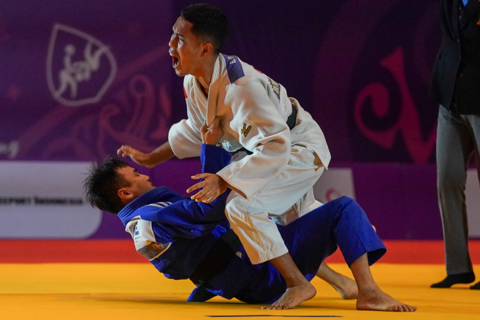 Tim Judo Tuna Netra Indonesia berhasil mempersembahkan tiga medali emas dan satu perak di ajang Asean Para Games Solo 2022. Para atlet banyak membuat kejutan pada pertandingan kali ini.(foto:egan/kemenpora.go.id) 