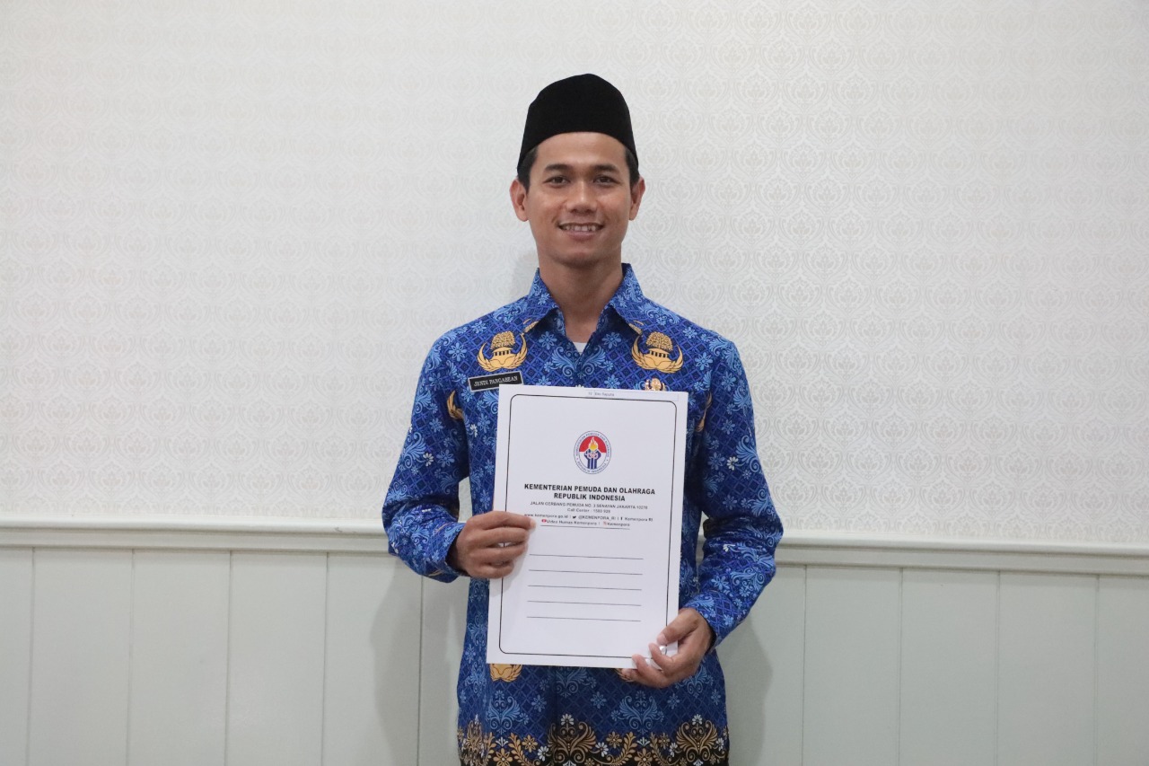 Atlet renang difabel Indonesia, Jendi Pangabean, ucapkan terima kasih kepada Presiden Joko Widodo dan Menpora Amali usai dirinya sah menjadi PNS di Kemenpora. Peraih lima medali emas di ajang Asean Para Games Solo 2022 ini merasa mantap menatap Paralimpia