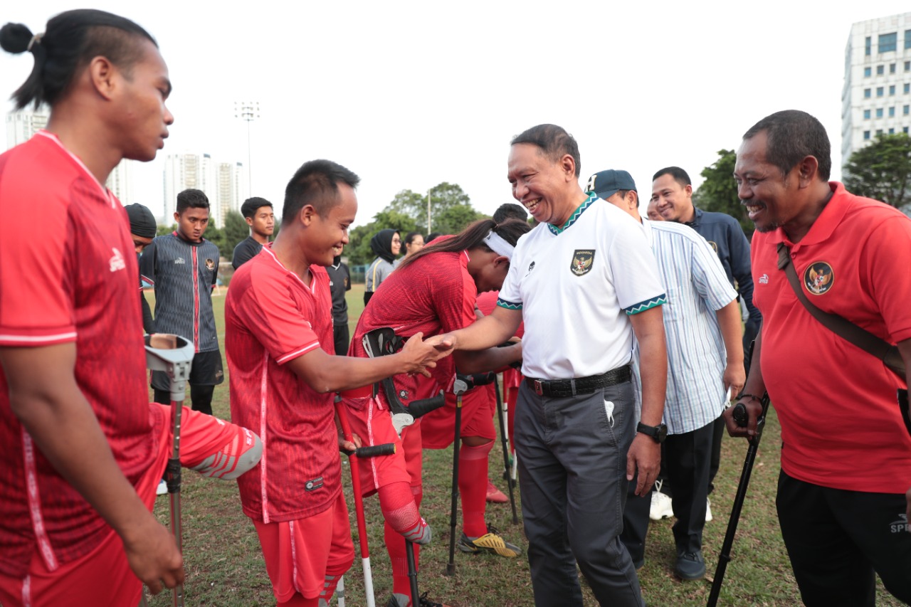 Menteri Pemuda dan Olahraga Republik Indonesia (Menpora RI) Zainudin Amali menegaskan pemerintah berkomitmen mendukung perjuangan Timnas Sepak Bola Amputasi Indonesia. Komitmen dukungan ini tentunya sesuai dengan ketentuan yang ada. (foto:raiky/kemenpora.