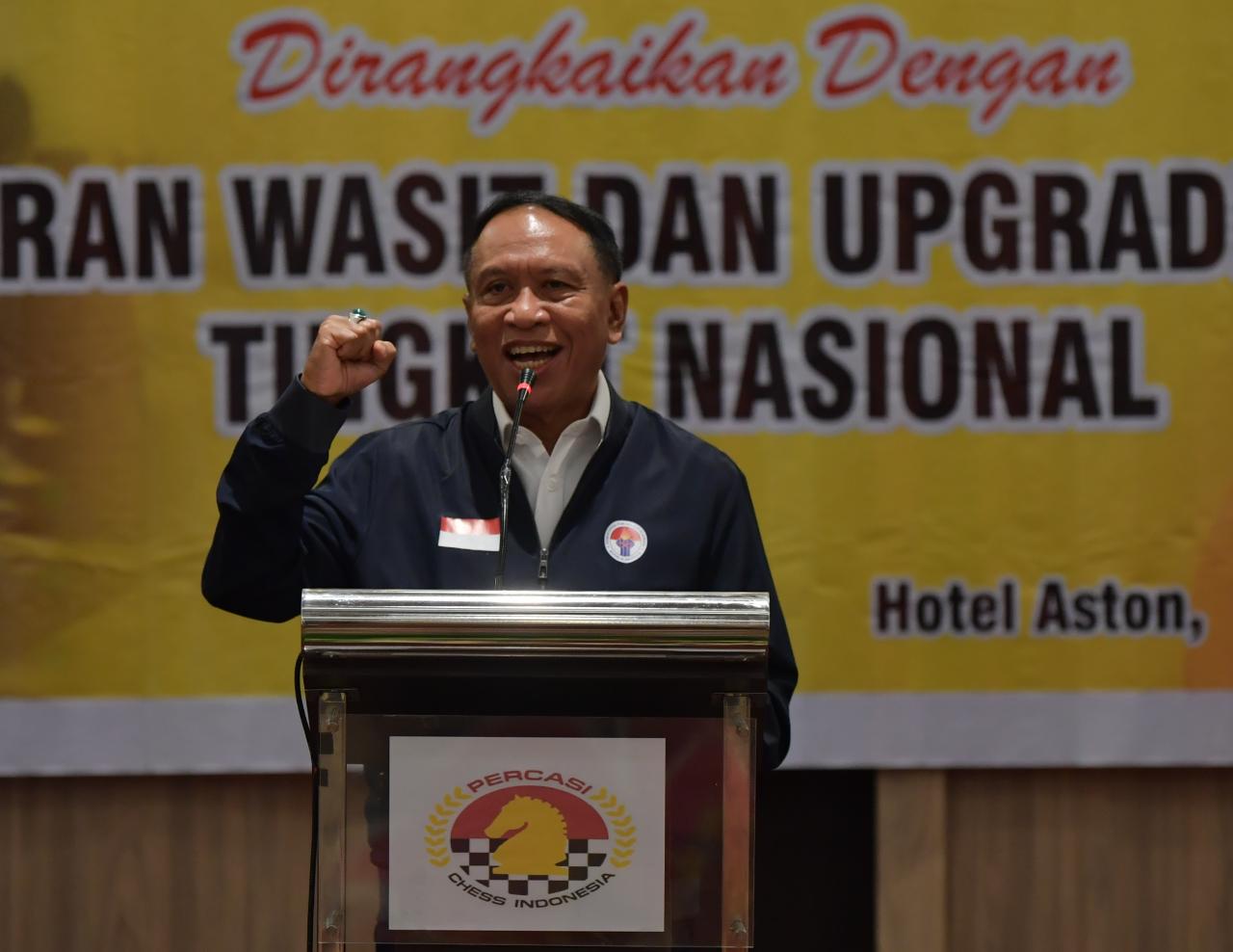 Menteri Pemuda dan Olahraga Republik Indonesia Zainudin Amali membuka Turnamen Catur Beregu Indonesia Timur Gubernur Cup VIII, di Ballroom Hotel Aston Kota Gorontalo, Kamis (15/9) sore. (foto:bagus/kemenpora.go.id)