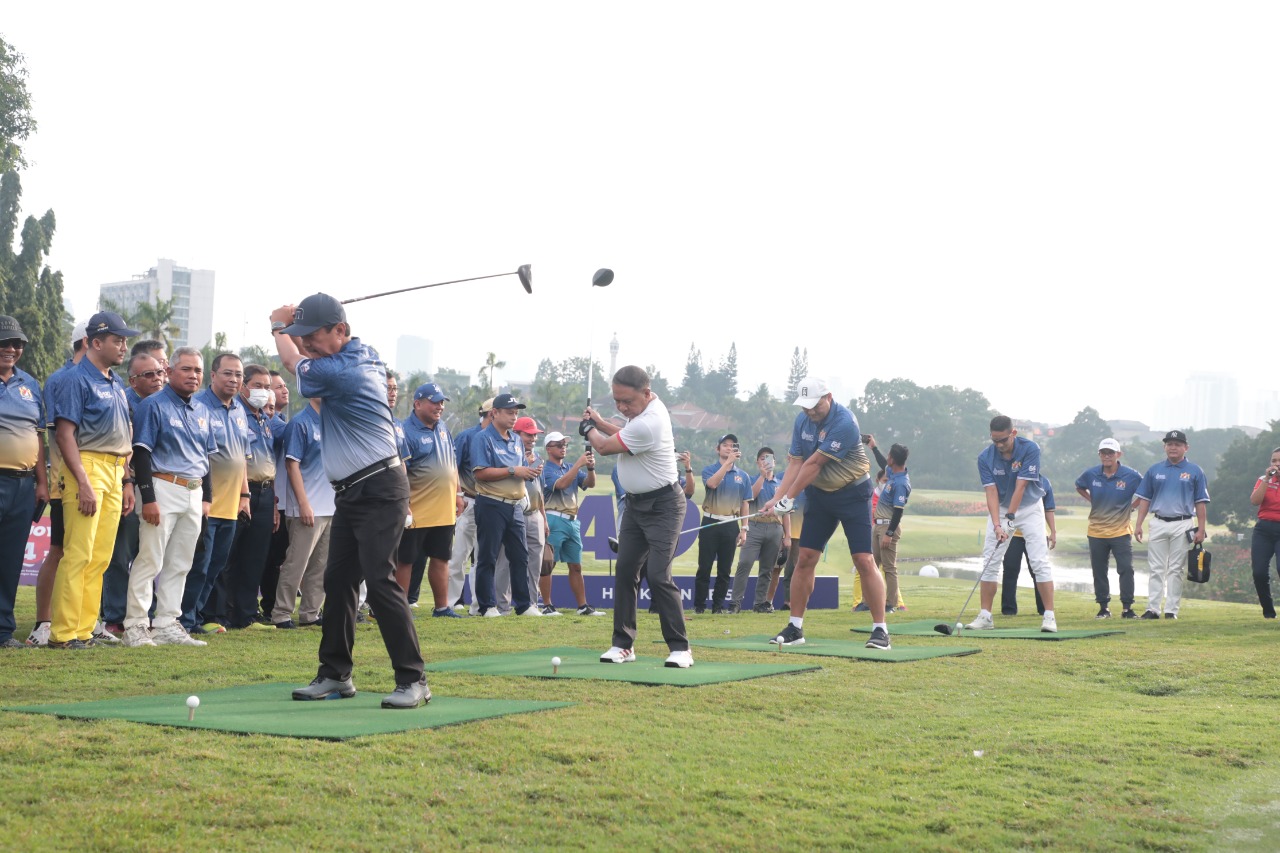 Menteri Pemuda dan Olahraga Republik Indonesia Zainudin Amali menghadiri sekaligus membuka Turnamen Golf HUT Kamar Dagang dan Industri (Kadin) Indonesia ke-54, di Golf Course Pondok Indah, Jakarta Selatan, Sabtu (24/9) pagi.(foto:putra/kemenpora.go.id)