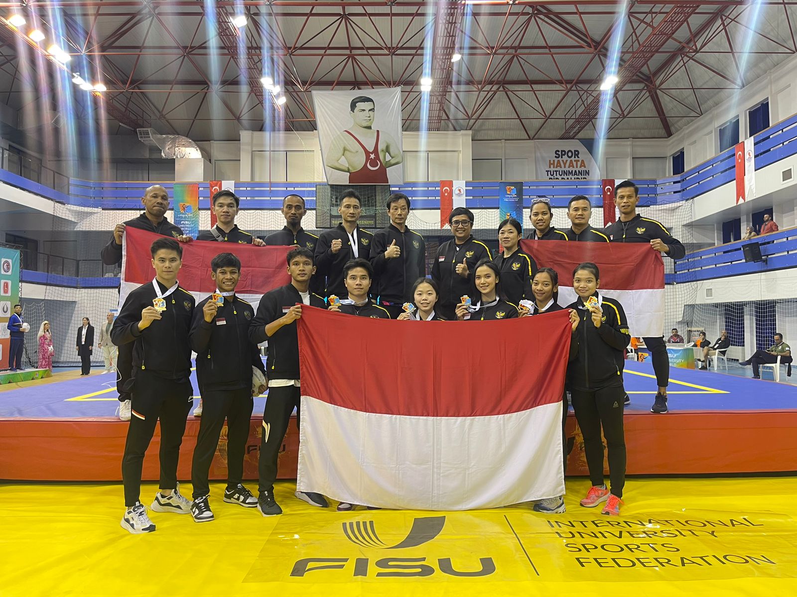 Tim Nasional (Timnas) Wushu Indonesia berhasil meraih 4 medali emas dan 2 perak pada World University Sport Combat Games 2022 di Turki, 21-26 September 2022. Pelatih Kepala Timnas Wushu Indonesia, Novita mengatakan ke 5 medali emas yang sudah direngkuh o