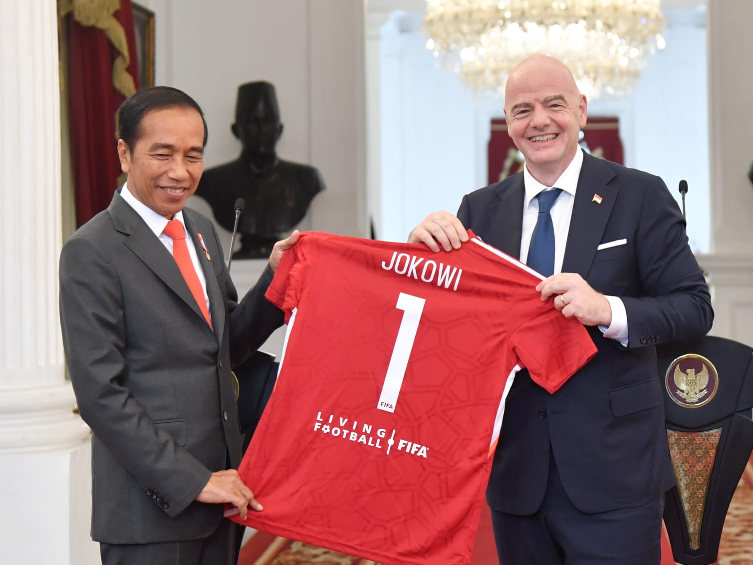 Presiden Joko Widodo bersama FIFA ingin memastikan penyelenggaraan FIFA World Cup U-20 tahun 2023 mendatang tetap berjalan lancar di Indonesia. Jokowi bersama Presiden FIFA ingin semua persiapan berjalan lancar dan ditangani secara profesional dan standar