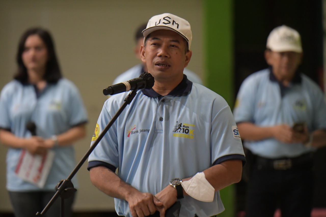 Rektor Universitas Semarang (USM) Dr. Supari, sampaikan ungkapan terima kasihnya atas kehadiran Menpora Amali di USM, dalam rangka melepas ribuan peserta lomba Marathon 10k sekaligus memberikan pengarahan kepada para mahasiswa berprestasi di bidang olahra