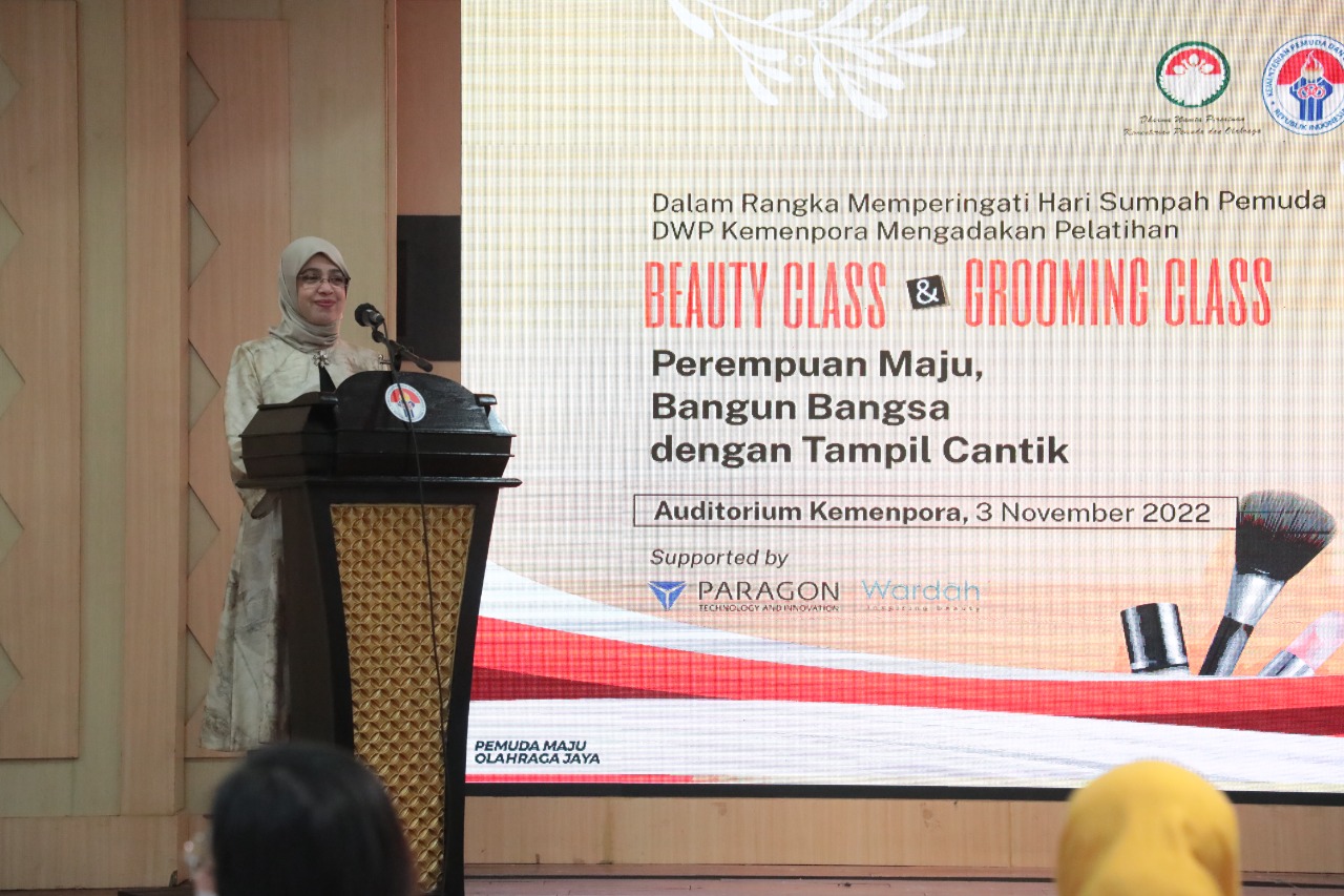 Penasihat Dharma Wanita Persatuan Kementerian Pemuda dan Olahraga Republik Indonesia (DWP Kemenpora RI) Nadiah Zainudin Amali, menyampaikan keinginannya saat membuka pelatihan Beauty Class and Grooming Class yang di selenggarakan di Auditorium Wisma Menpo