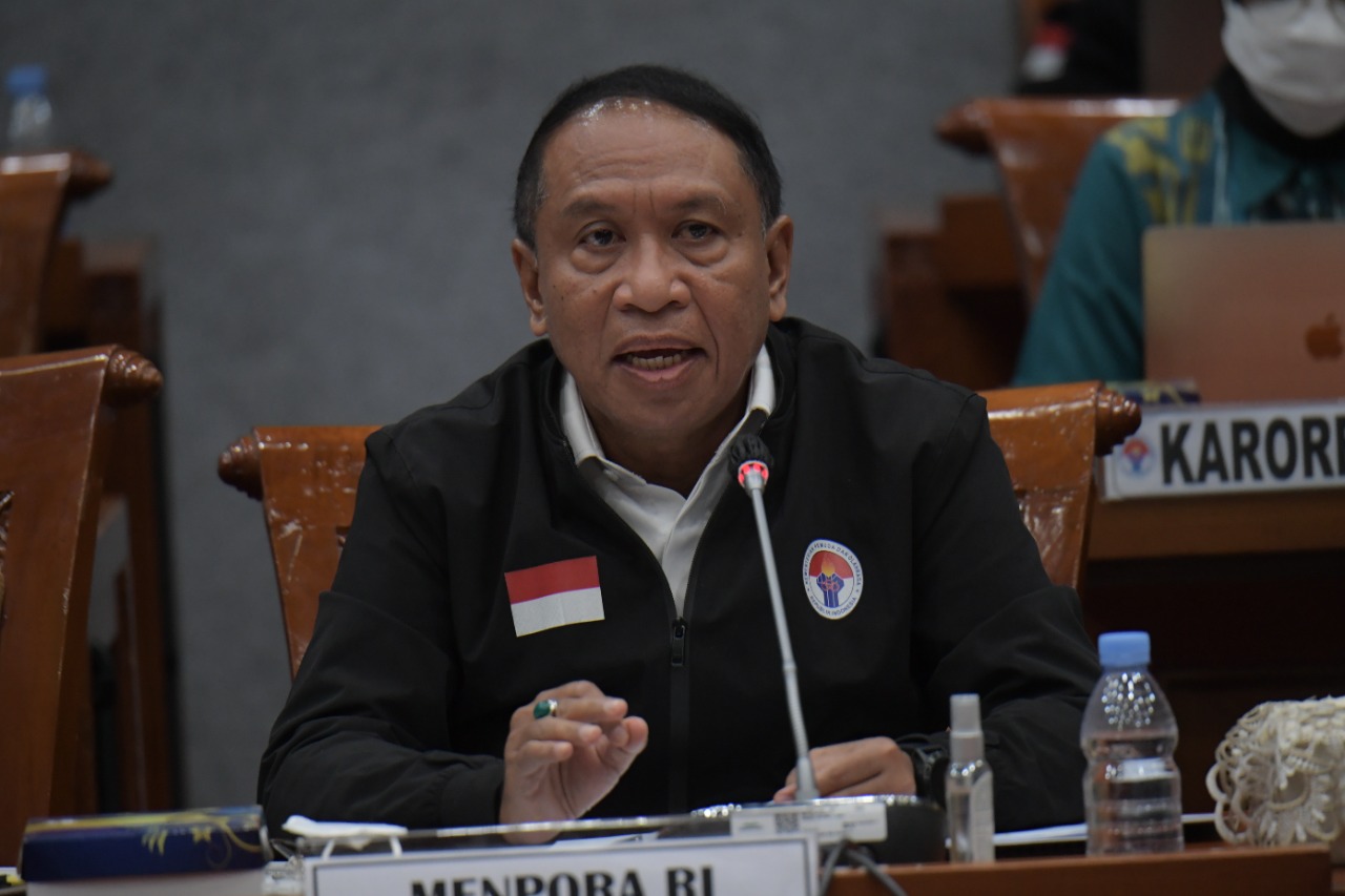 Menteri Pemuda dan Olahraga Republik Indonesia (Menpora RI) Zainudin Amali bersama Ketum PSSI Mochamad Iriawan mengikuti rapat kerja bersama Komisi X DPR di Ruang Rapat Komisi X, DPR RI, Senayan, Jakarta, Selasa (8/11). Dalam kesempatan ini, Komisi X meny
