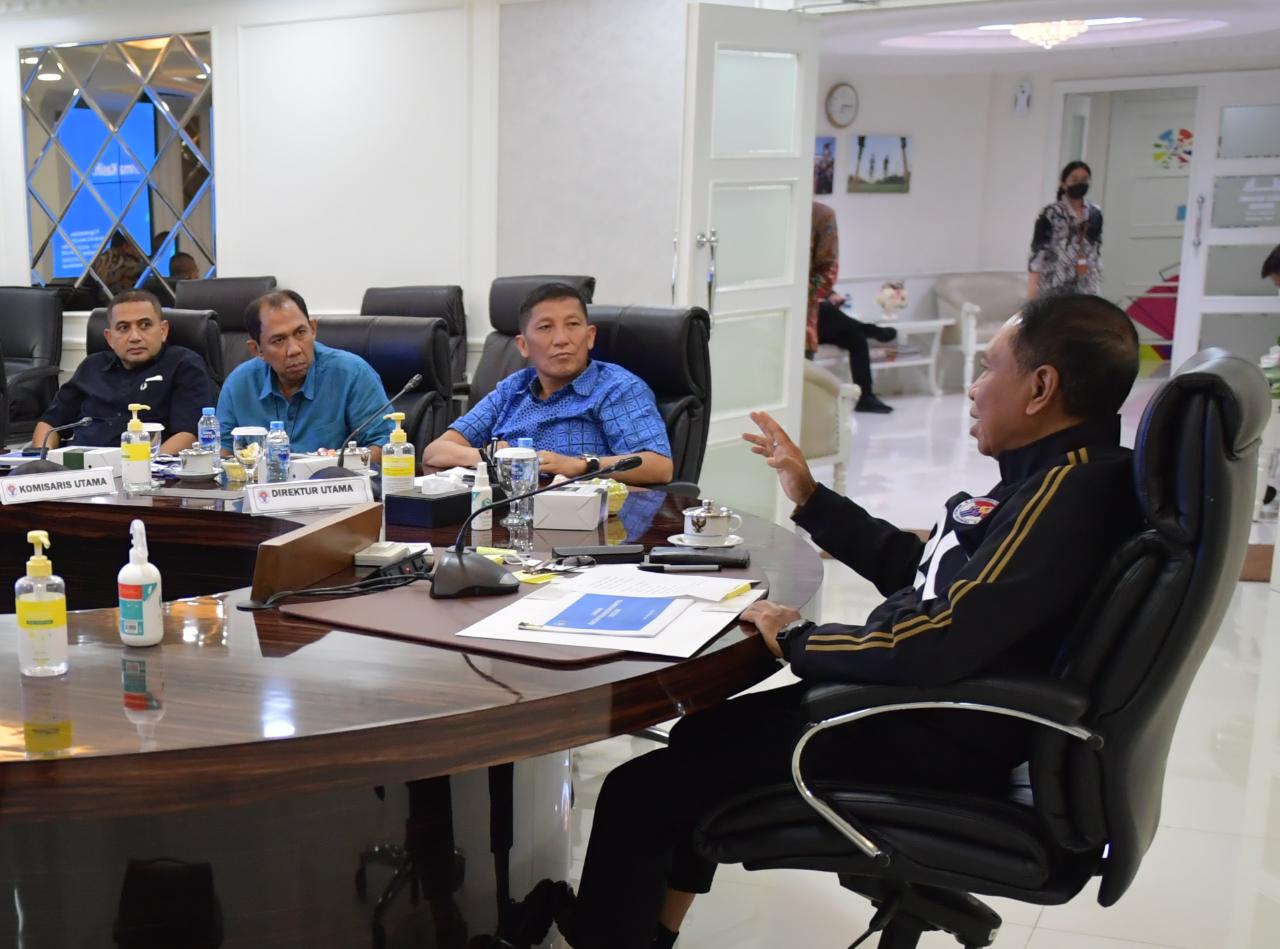 Direktur Utama PT. Liga Indonesia Baru (Dirut LIB) Ferry Paulus memastikan bahwa pihaknya telah pembenahan internal dan bertransformasi pasca terjadinya tragedi Kanjuruhan yang menewaskan 135 orang saat laga Arema Malang vs Persebaya Surabaya pada 1 Oktob