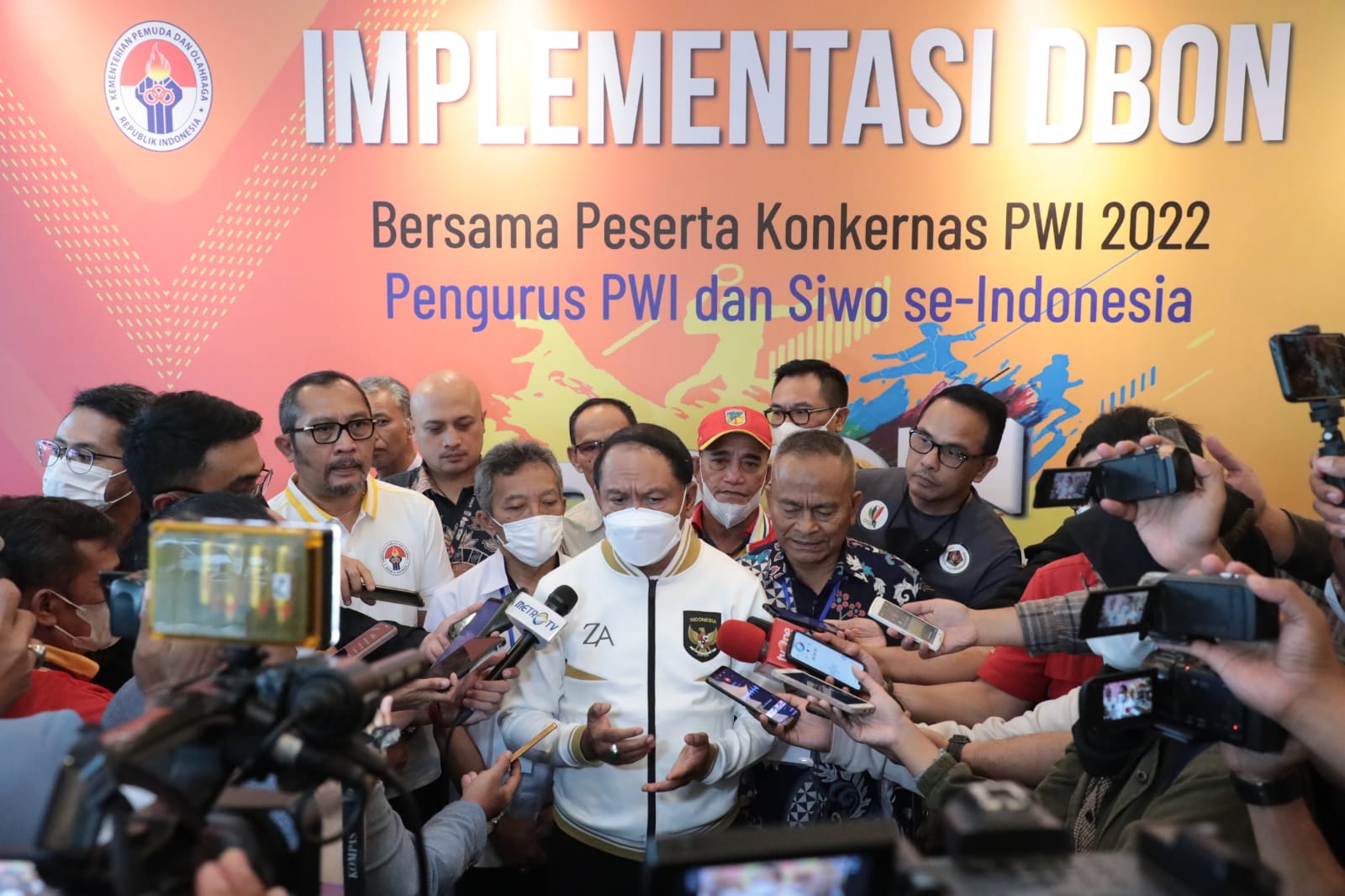 Menteri Pemuda dan Olahraga Republik Indonesia (Menpora RI) Zainudin Amali mengatakan peran jurnalis terutama yang tergabung dalam Persatuan Wartawan Indonesia (PWI) dan Seksi Wartawan Olahraga (SIWO) sangat penting Dalam mensosialisasikan Desain Besar Ol